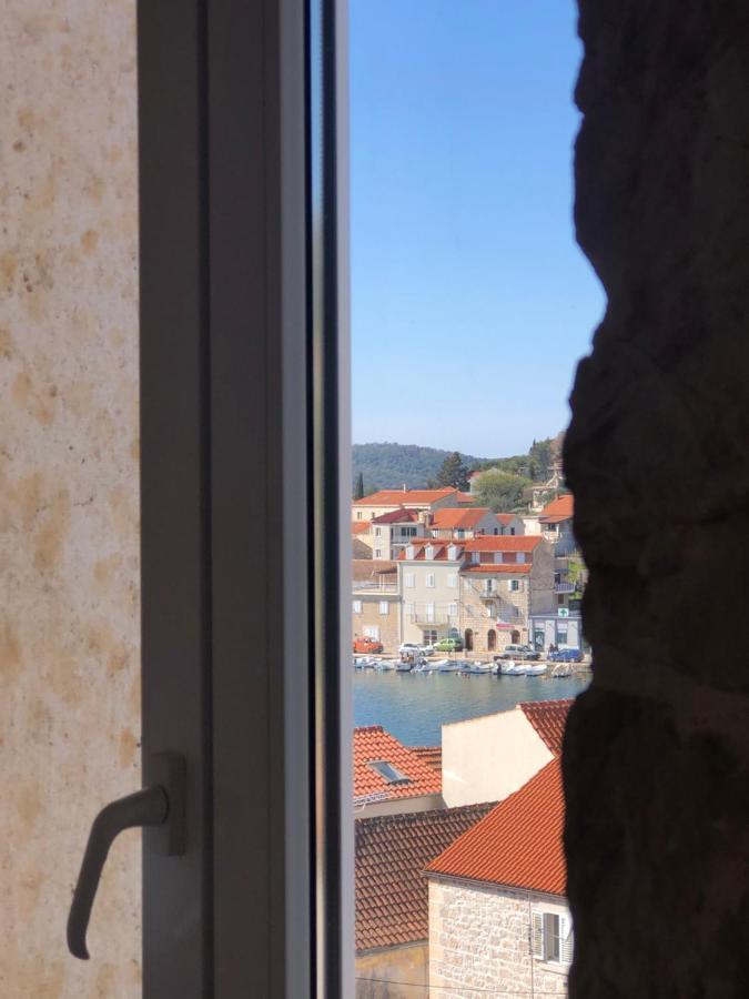 Palazzo Di Toma Apartment Milna  Bagian luar foto