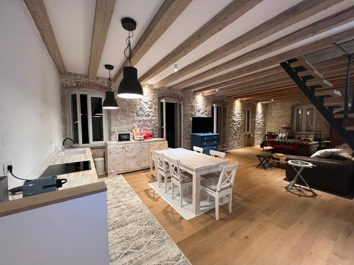 Palazzo Di Toma Apartment Milna  Bagian luar foto