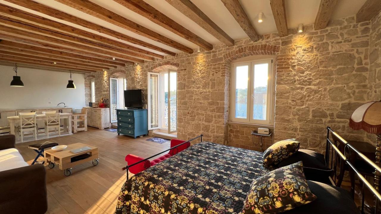 Palazzo Di Toma Apartment Milna  Bagian luar foto