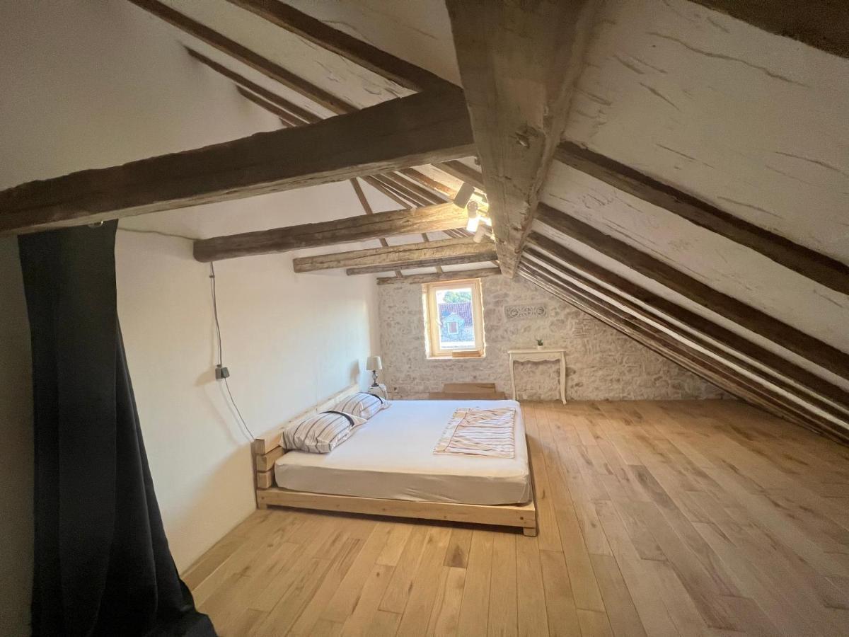 Palazzo Di Toma Apartment Milna  Bagian luar foto