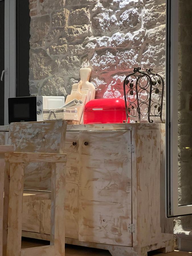 Palazzo Di Toma Apartment Milna  Bagian luar foto