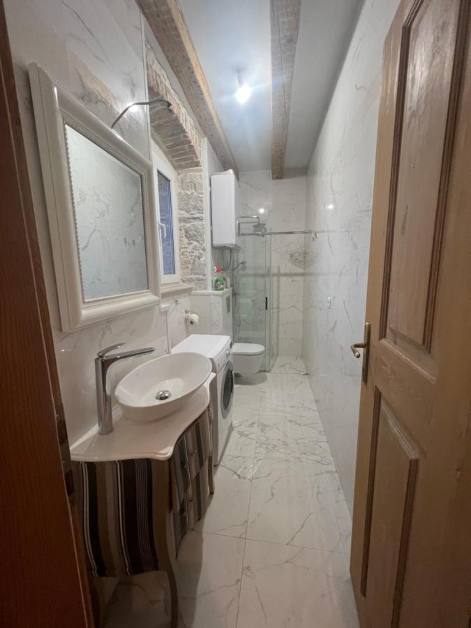 Palazzo Di Toma Apartment Milna  Bagian luar foto