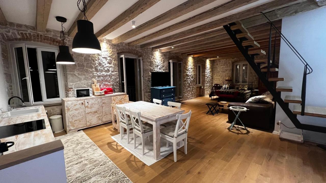 Palazzo Di Toma Apartment Milna  Bagian luar foto