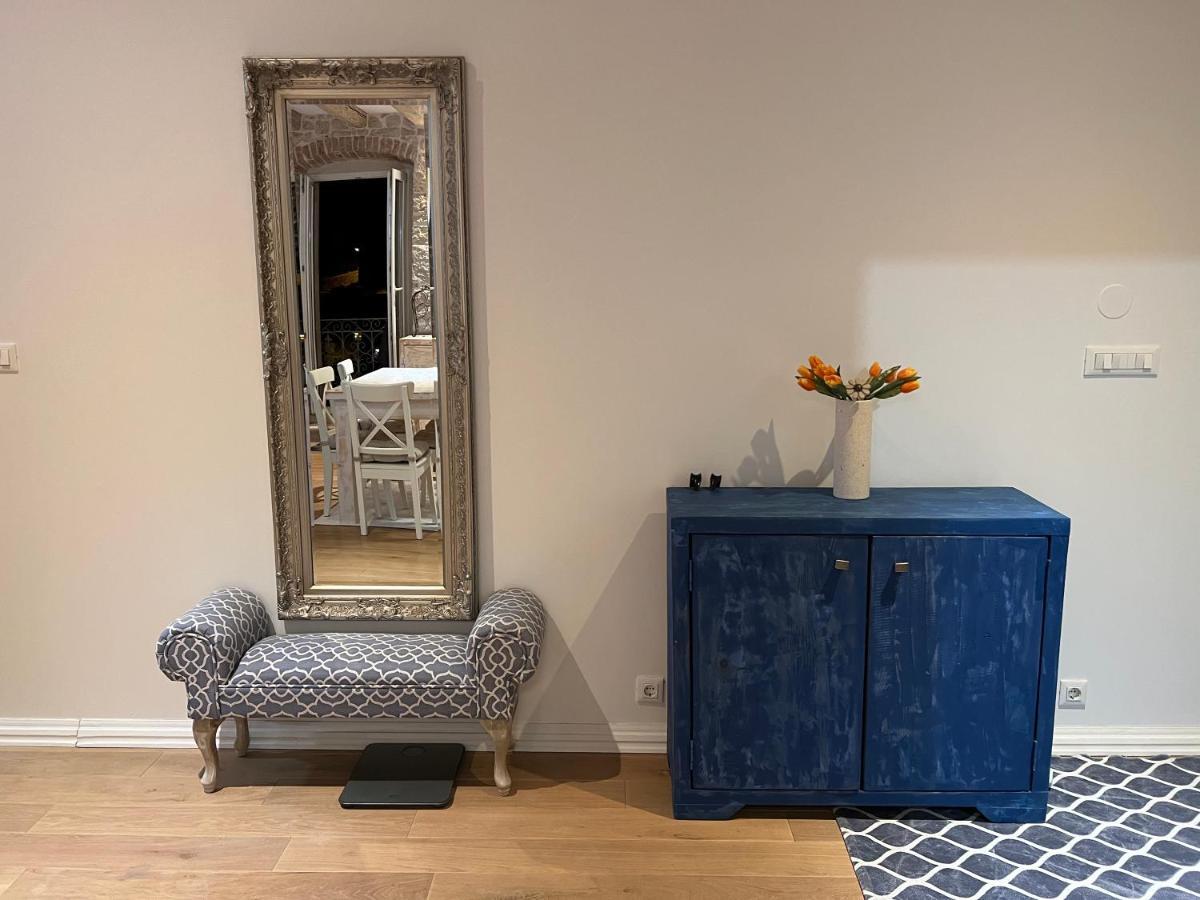 Palazzo Di Toma Apartment Milna  Bagian luar foto