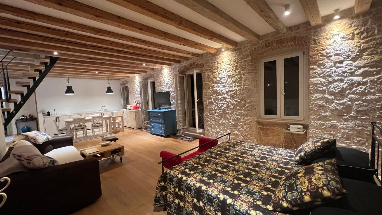 Palazzo Di Toma Apartment Milna  Bagian luar foto