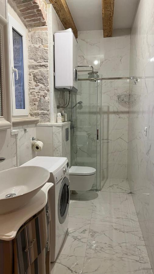 Palazzo Di Toma Apartment Milna  Bagian luar foto