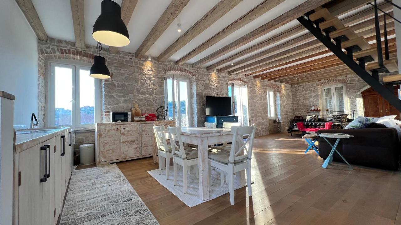 Palazzo Di Toma Apartment Milna  Bagian luar foto