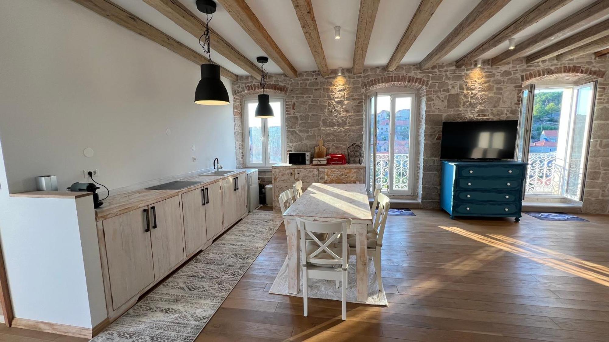 Palazzo Di Toma Apartment Milna  Bagian luar foto